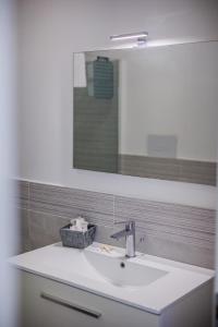 Bilik mandi di Brezza di tramontana +13 gambar