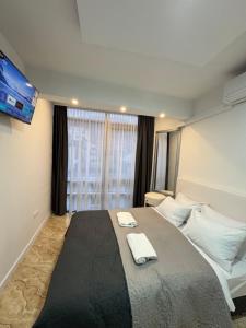 Una cama o camas en una habitación de Sarajevo Center Point