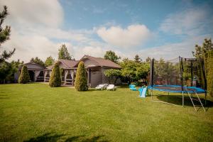 Bazén v ubytování Domki Bena Dziwnówek nebo v jeho okolí