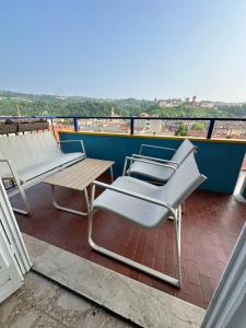 Affordable 3 roms appartment with special price summer 2025的阳台或露台