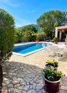Πισίνα στο ή κοντά στο Villa Tranquila Large luxury 3 bedroomed 2 bathrooms private Villa with pool and Sea Views in Calonge Sant Antoni de Calonge
