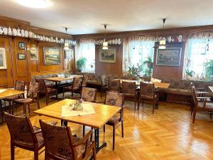 a restaurant with wooden floors and tables and chairs at Parkhotel Sonne in Schönau im Schwarzwald +24 photos