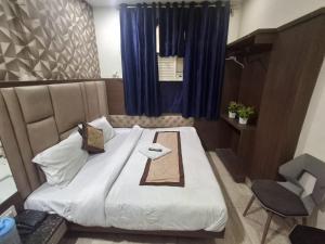 Postel nebo postele na pokoji v ubytování Capital Of Delhi Darshan Hotel