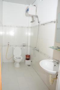 Kylpyhuone majoituspaikassa Bien Khoi Mini Hotel