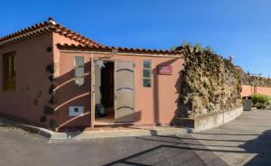 Budova, kde se prázdninový dům nachází