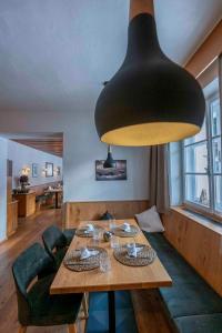 Posedenie v ubytovaní Berghotel-Gasthof Gstrein
