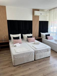 Postel nebo postele na pokoji v ubytování Dreams Family Hotel