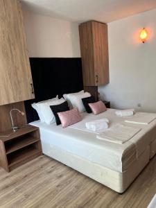 Postel nebo postele na pokoji v ubytování Dreams Family Hotel