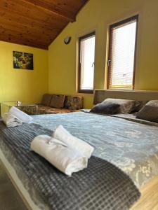 A bed or beds in a room at La Kameya