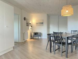 Fotografie z fotogalerie ubytování Central and Spacious Apartment for 10 v destinaci Randers