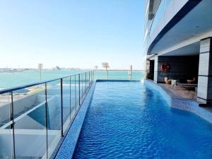 Бассейн в Sea View 75 inch TV 22nd Floor или поблизости