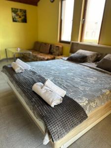 A bed or beds in a room at La Kameya