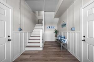 Fotografie z fotogalerie ubytování Luxury New Build Steps to Beach w Elevator Pool v destinaci Ocean Isle Beach