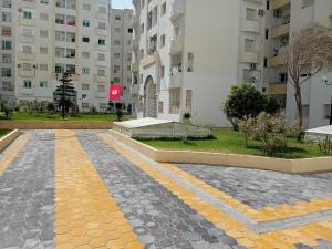 a walkway in front of a building at emplacement exceptionnel in Tunis