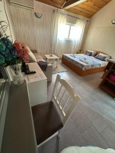 A bed or beds in a room at La Kameya