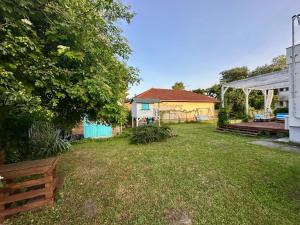 Κήπος έξω από το Bohemian Holiday House