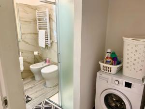 a bathroom with a washing machine and a toilet at Chianti 22 in Poggibonsi +32 photos