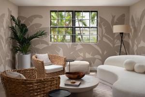 Χώρος καθιστικού στο The June 3 bedroom home