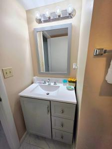 Fotografie z fotogalerie ubytování 2 queen bed studio w/kitchenette, pool, tiki bar v destinaci Daytona Beach + 26 fotografií