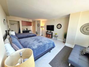 Fotografie z fotogalerie ubytování 2 queen bed studio w/kitchenette, pool, tiki bar v destinaci Daytona Beach