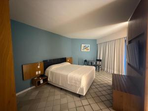 Cama ou camas em um quarto em HOTEL PIRÂMIDE NATAL