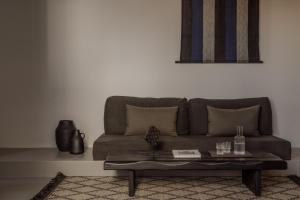 Uma área de estar em ananea Mykonos - Adults Only