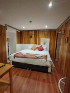 Postel nebo postele na pokoji v ubytování Casa Cavassa Centro Histórico Cusco