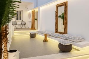 Posezení v ubytování Mykonos Double Luxury Mini Suites-With External Hot spa Adults only