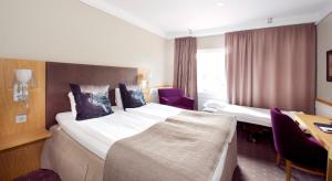 Ένα ή περισσότερα κρεβάτια σε δωμάτιο στο Home Hotel Kompaniet