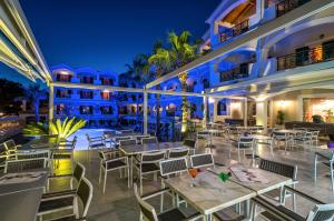 Reštaurácia alebo iné gastronomické zariadenie v ubytovaní Zante Atlantis Hotel