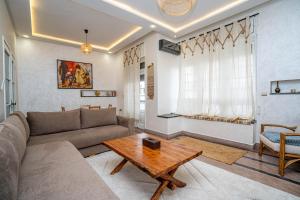 a living room with a couch and a coffee table at S&K House au coeur de Rabat- à 10 mn du centre ville in Rabat