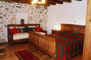 เตียงในห้องที่ Stone House Varoš