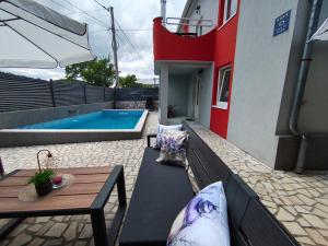 Bazén v ubytování Holiday Home Kresić nebo v jeho okolí