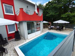 Bazén v ubytování Holiday Home Kresić nebo v jeho okolí