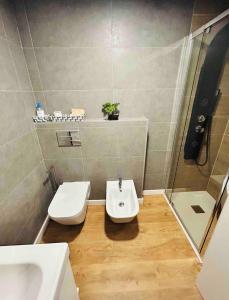 a bathroom with a toilet and a sink at TrendyHomes Aguadulce Bay II in Aguadulce