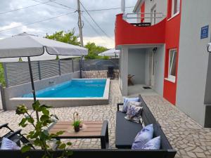Bazén v ubytování Holiday Home Kresić nebo v jeho okolí