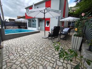 Bazén v ubytování Holiday Home Kresić nebo v jeho okolí