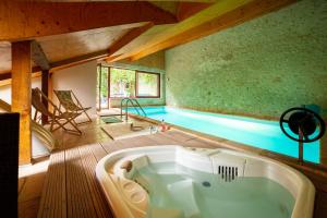 Hồ bơi trong/gần L'Atelier K - Lofts à louer à Blois - Chambord