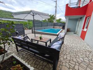 Bazén v ubytování Holiday Home Kresić nebo v jeho okolí