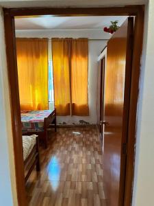 Ένα ή περισσότερα κρεβάτια σε δωμάτιο στο Cozy house near beaches +4 φωτογραφίες