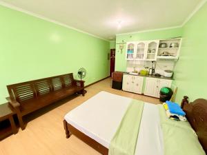 Una cocina o kitchenette en Albergo Hotel - Studio Condo Unit - Baguio Transient