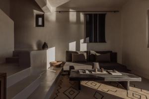 Uma área de estar em ananea Mykonos - Adults Only