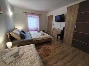 Postel nebo postele na pokoji v ubytování Holiday Home Kresić