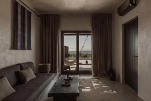 Uma área de estar em ananea Mykonos - Adults Only