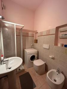 Ένα μπάνιο στο Cinque&Cinque Casa Vacanze