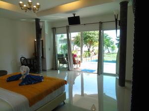 Postel nebo postele na pokoji v ubytování Yao Yai Beach Resort + 37 fotografií