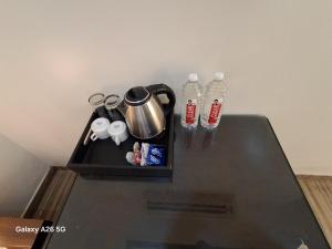 Příslušenství pro přípravu čaje a kávy v ubytování Hotel Veer Palace - Near Bhikaji Cama Place