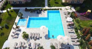 Swimmingpoolen hos eller tæt på Marea Garden Apartment Ravda + 10 billeder