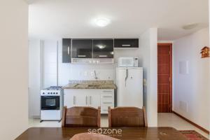 Η κουζίνα ή μικρή κουζίνα στο Apartamento Vista Mar 190m da Praia BSR0203