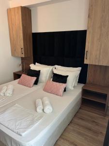 Postel nebo postele na pokoji v ubytování Dreams Family Hotel
